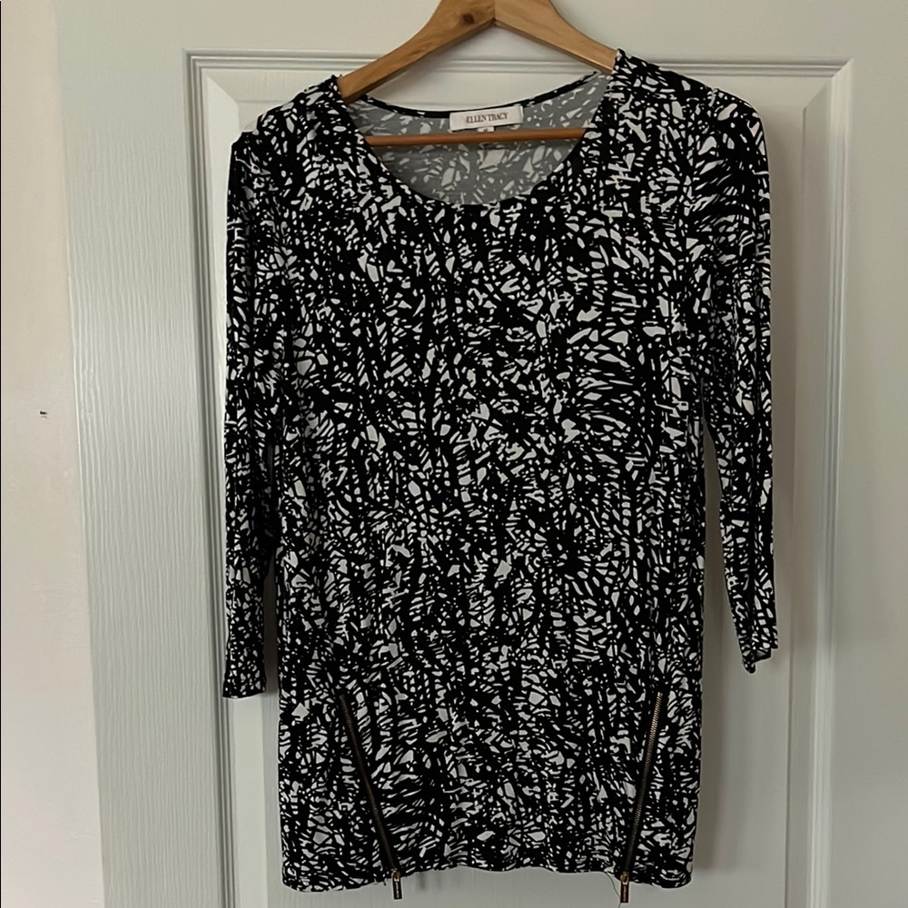 Ellen Tracy Black and White Scoop Neck Blouse